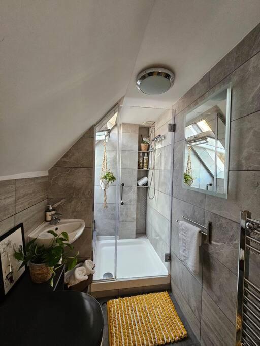 Appartamento West Kensington Bright Flat Londra Esterno foto