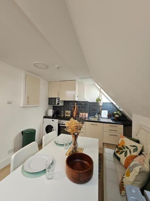 Appartamento West Kensington Bright Flat Londra Esterno foto