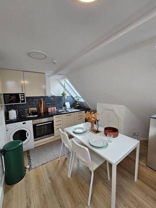 Appartamento West Kensington Bright Flat Londra Esterno foto